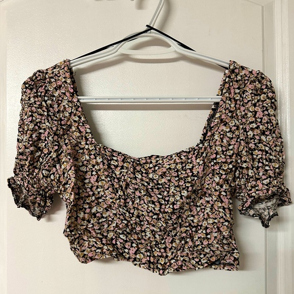 URBAN OUTFITTERS - Puff Sleeve Blouse - Picture 1 of 3